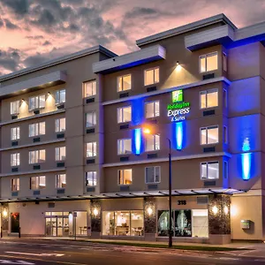 Express & Victoria-colwood By Ihg 2*, Langford Canadá